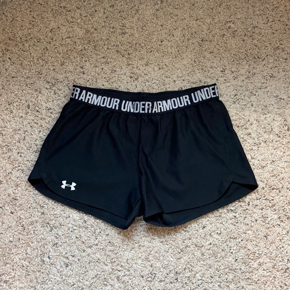 Under armour athletic shorts size M